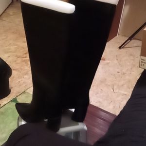 Knee boots